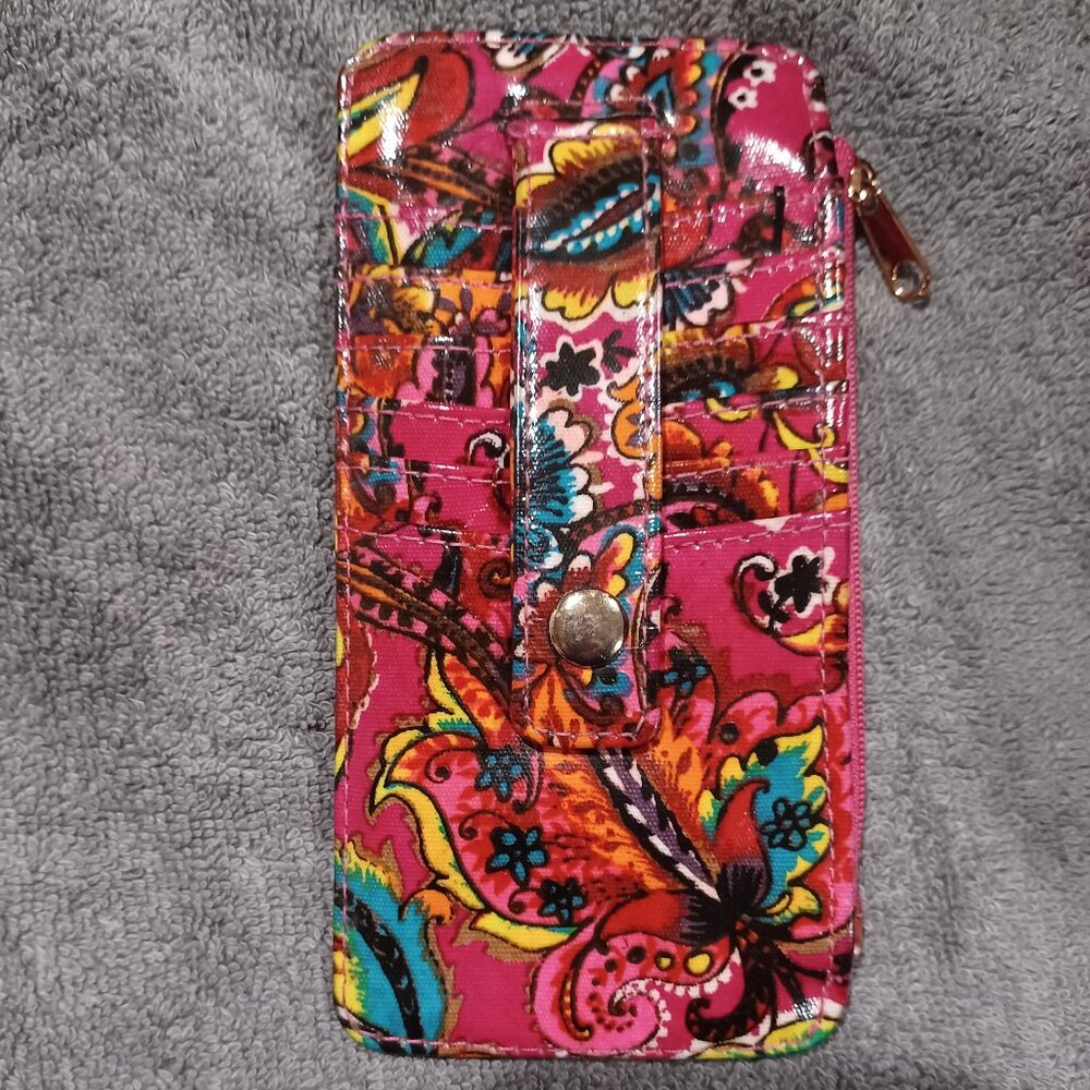 Slim snap card holder with zipper compartment